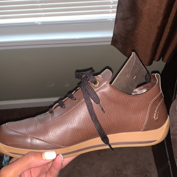 Designer Louis Vuitton sneakers gently worn - Picture 3 of 6